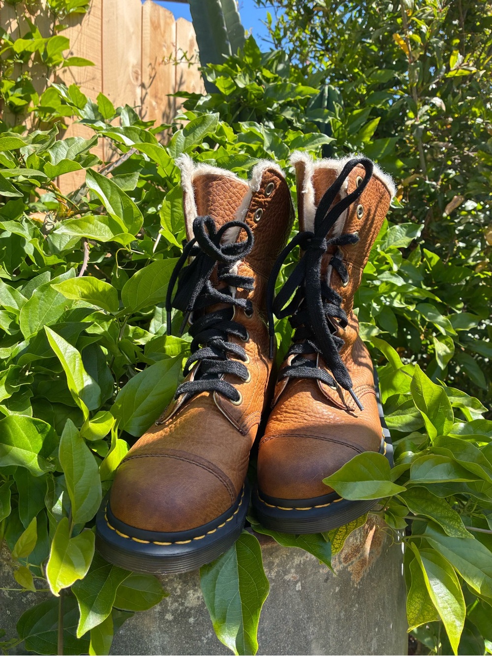 Dr. Martens Brown Leather Lace-Up Women's  Boots with Shearling Liner - Picture 2 of 6